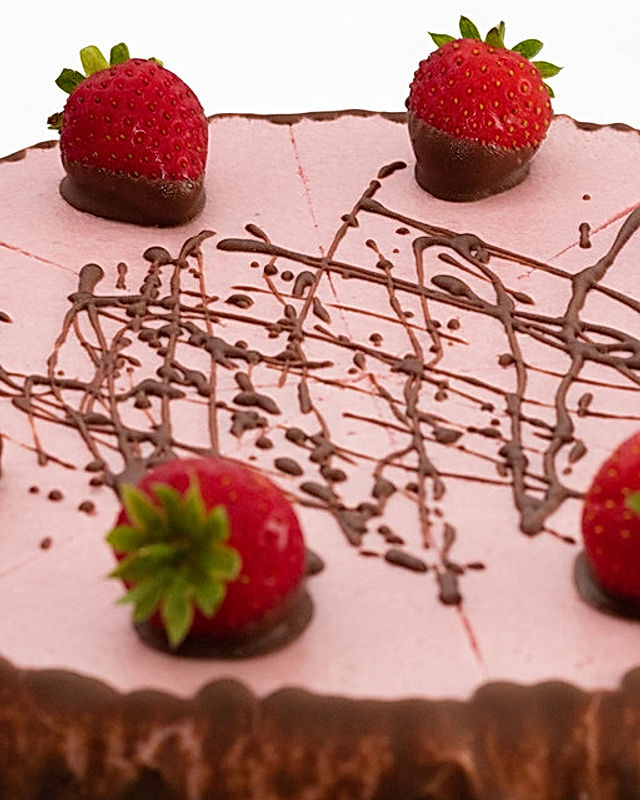 Oreo-Erdbeermousse-Torte
