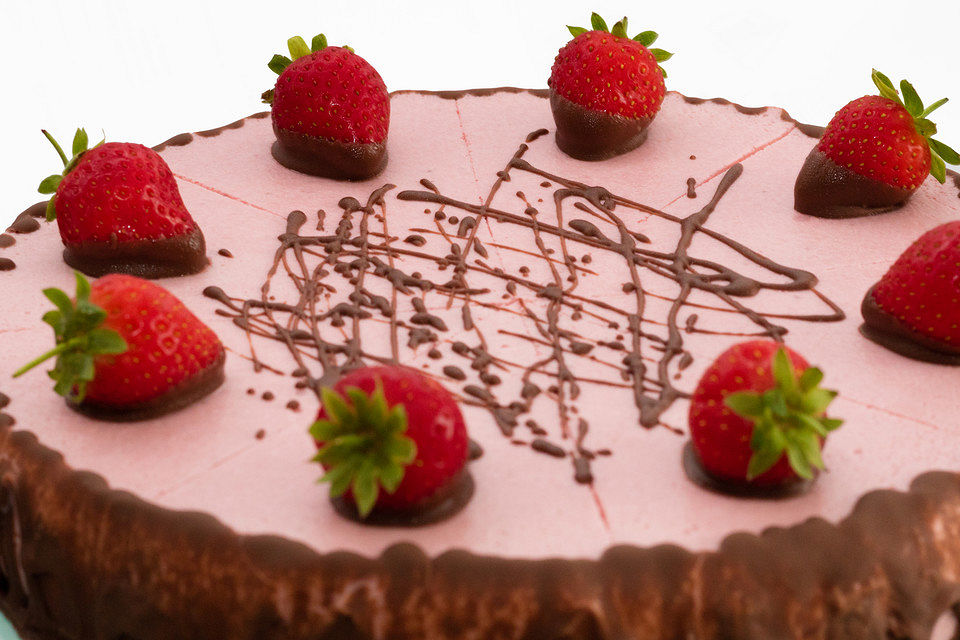 Oreo-Erdbeermousse-Torte