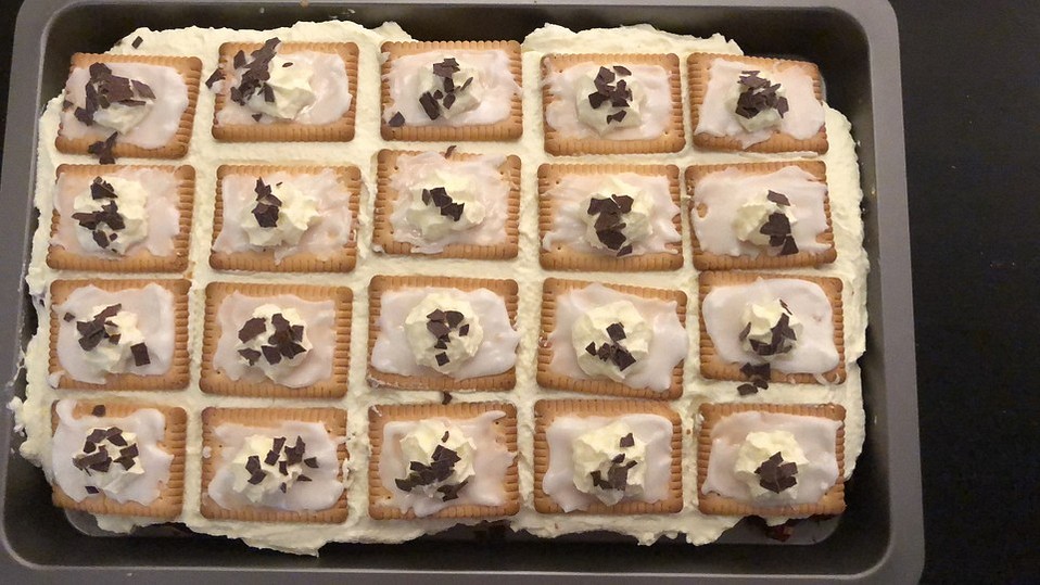 Glutenfreier Butterkeks-Kuchen mit Kirschen