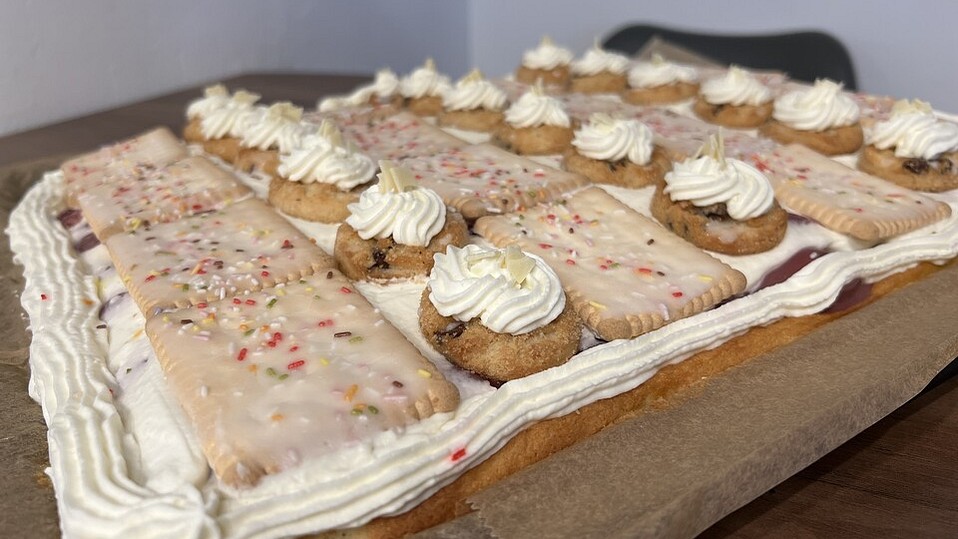 Glutenfreier Butterkeks-Kuchen mit Kirschen