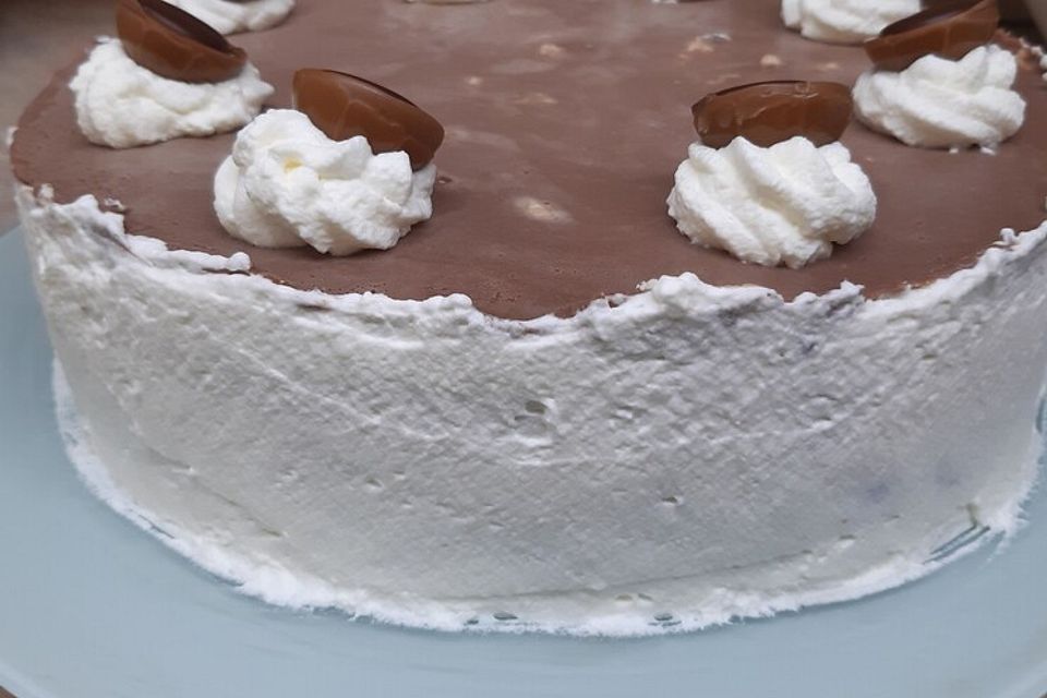 Toffifee-Creme-Torte mit Kirschen