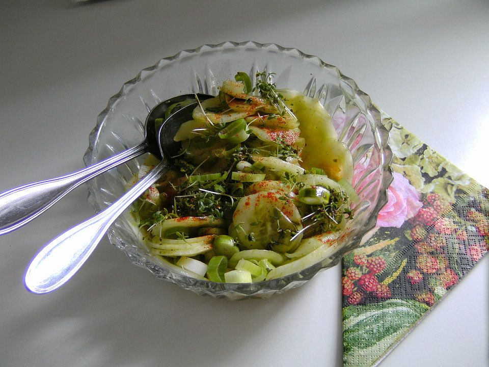 Gurkensalat mit Frühlingszwiebel und Gartenkresse von Anaid55| Chefkoch