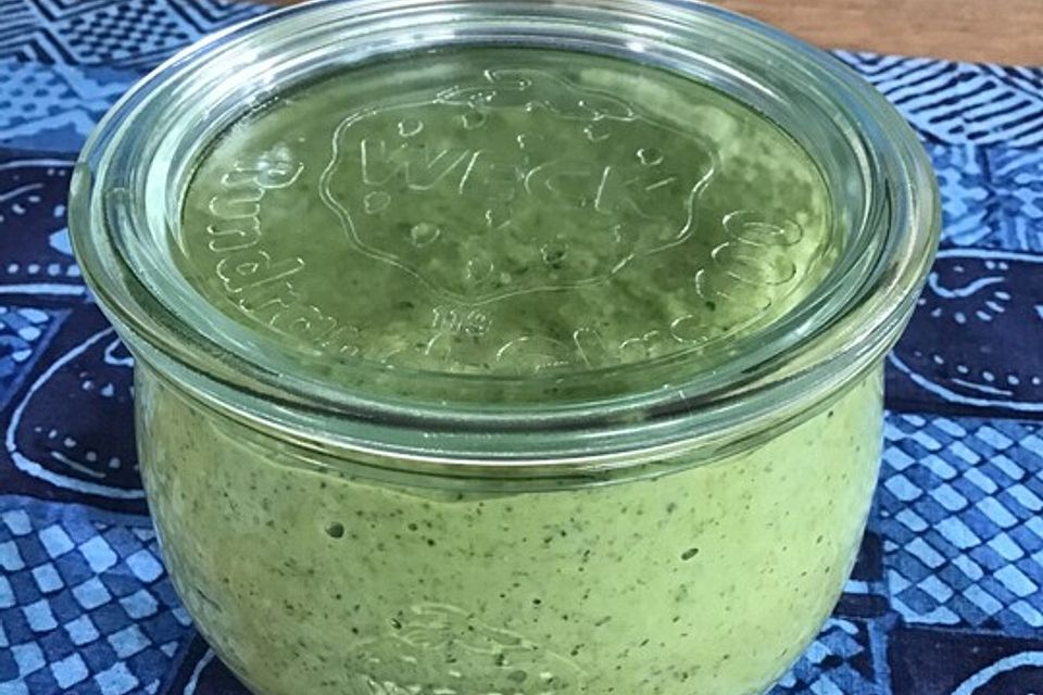 Pesto aus Sellerieblättern