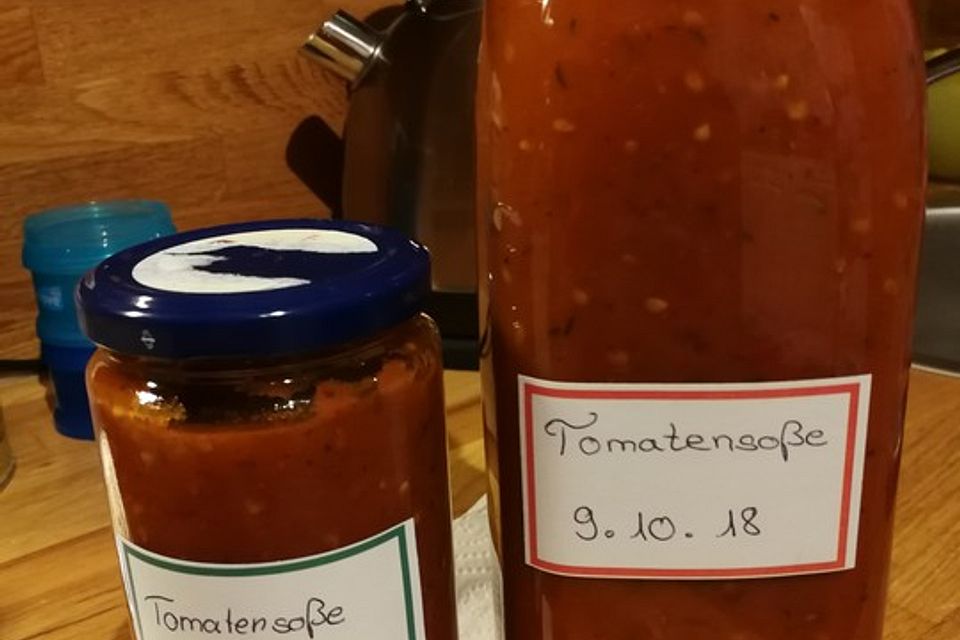 Tomatensoße aus frischen Tomaten einkochen Tomatensoße aus frischen Tomaten einkochen