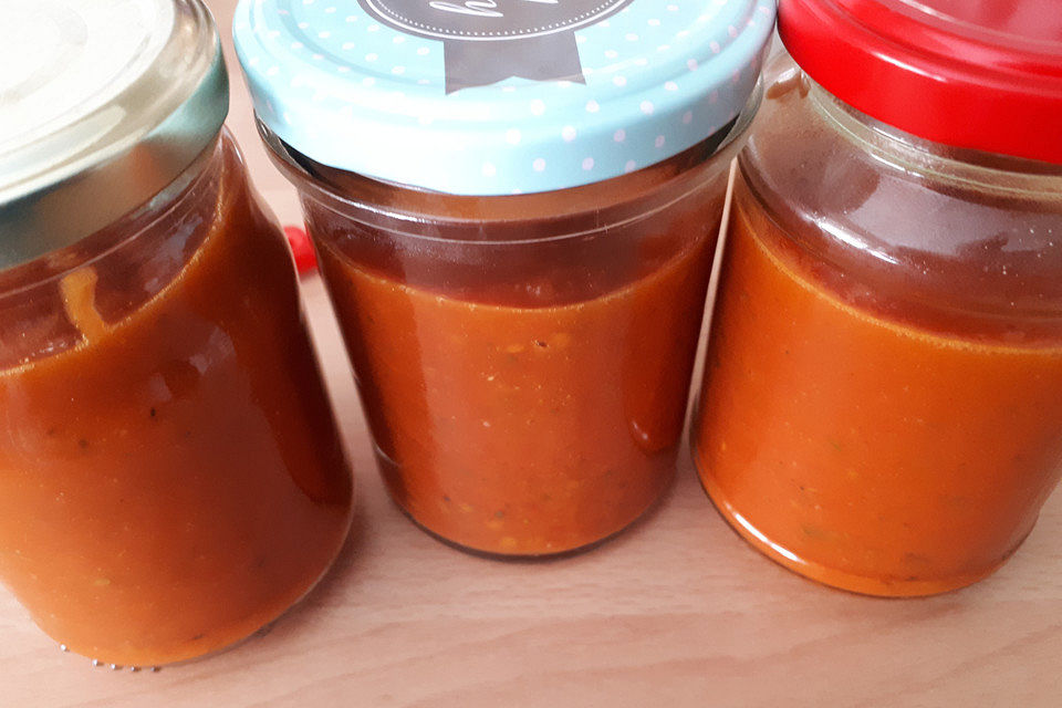Tomatensoße aus frischen Tomaten einkochen Tomatensoße aus frischen Tomaten einkochen