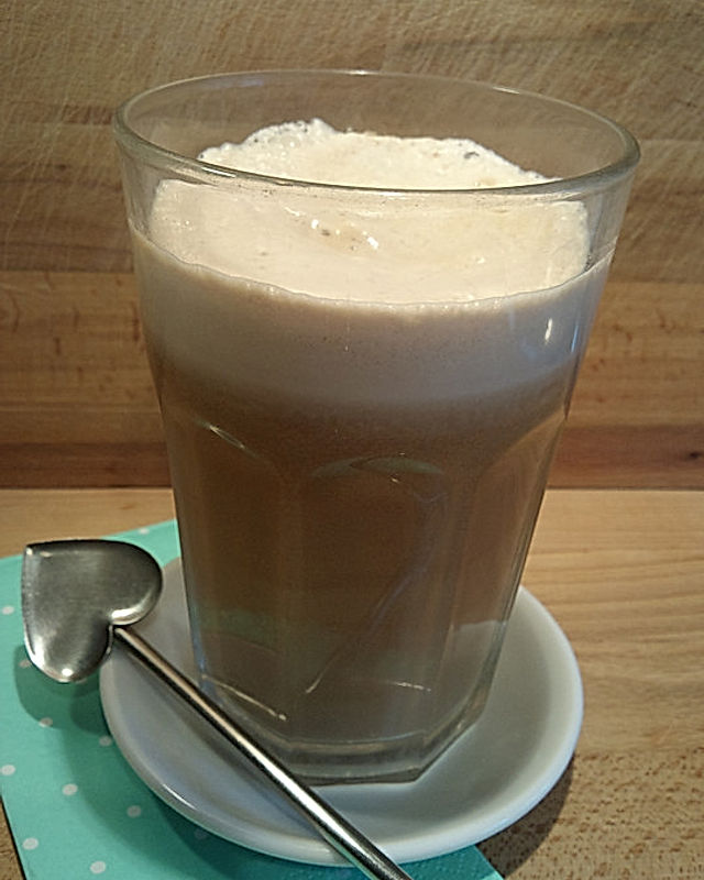 Latte Macchiato mit Haselnussmilch