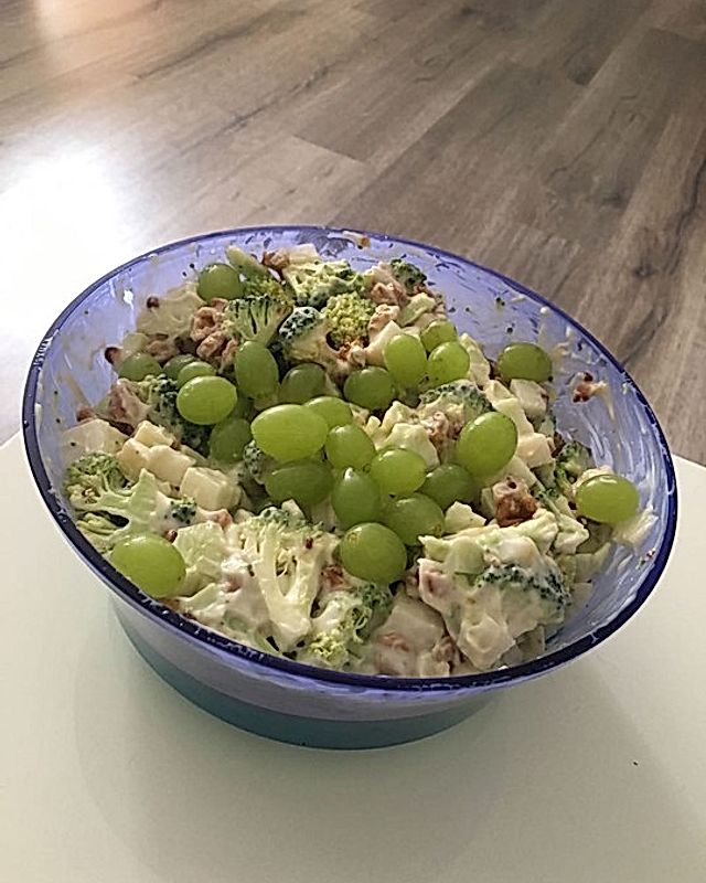 Roher Brokkoli-Kohlrabi-Salat