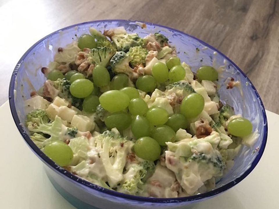 Roher Brokkoli-Kohlrabi-Salat von Gutnaaacht| Chefkoch
