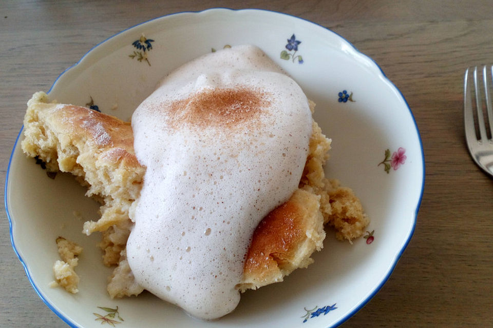 Dampfnudeln mit Mostschaumsauce