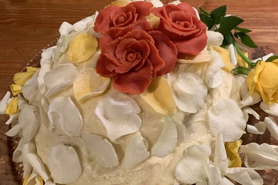 Rosen-Karamell-Torte