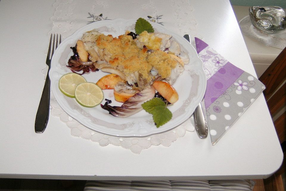 Seelachsfilet mit Limettenkruste und Radicchio-Apfel-Gemüse