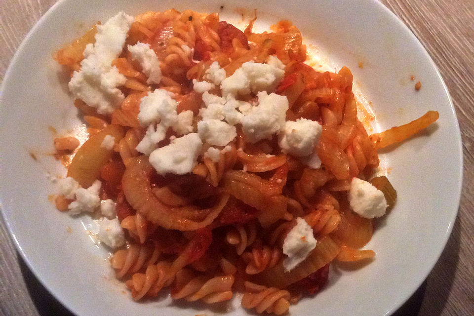 Spanische Pasta mit Fenchel, Chorizo und Tomaten