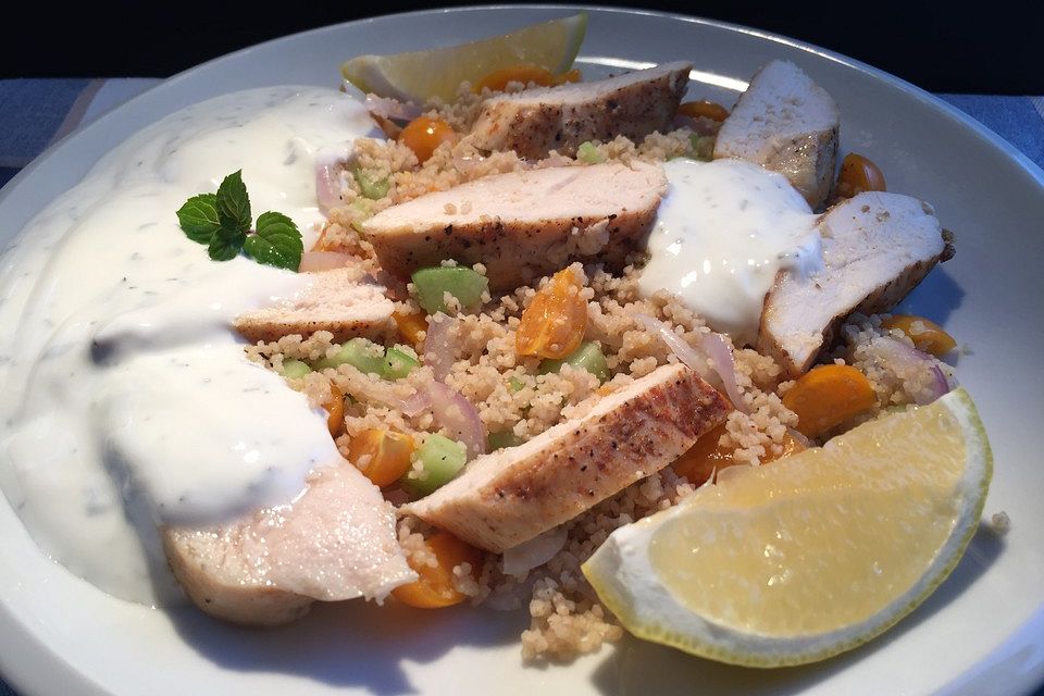 Hähnchen mit Gurken-Couscous und Minz-Joghurt