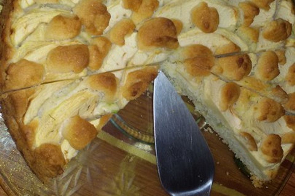 Schneller Zucchini-Streuselkuchen mit Obst