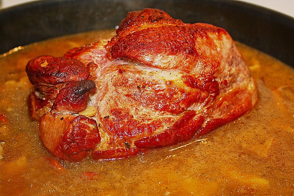 Pökelbraten mit Sauerkraut und Thüringer Klößen