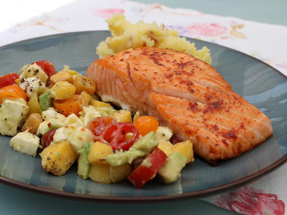 Lachs in Honigglasur mit Mango-Avocado-Salsa von dens1ness| Chefkoch