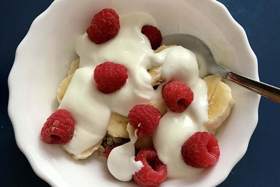 Dianas Müsli-Joghurt-Nachtisch mit frischen Beeren