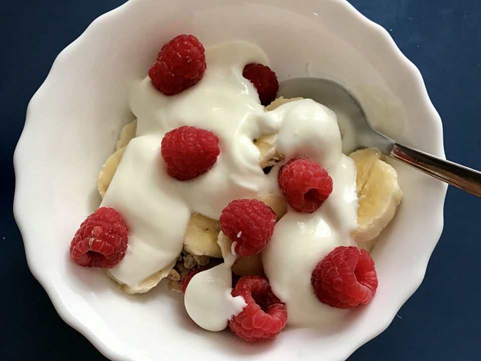 Dianas Müsli-Joghurt-Nachtisch mit frischen Beeren von Anaid55| Chefkoch