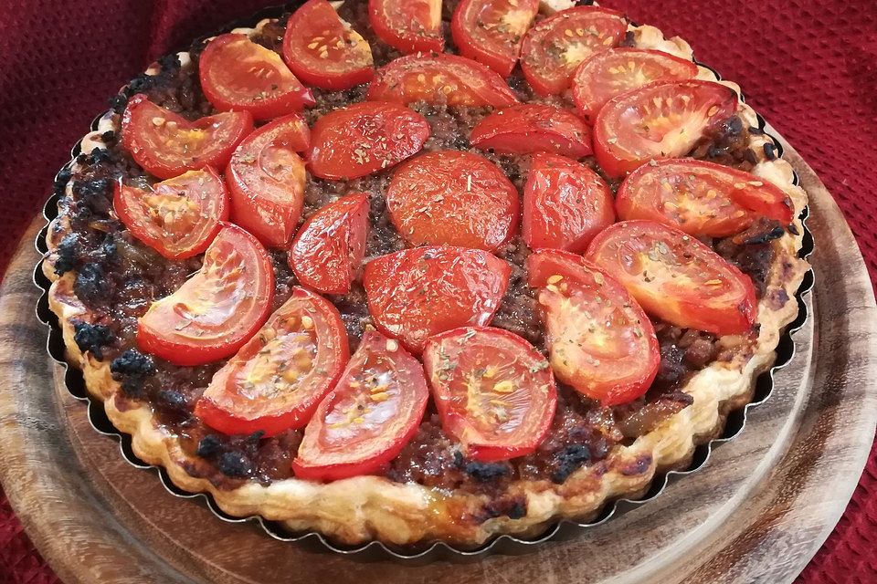 Hackfleischtarte mit Tomaten und Mangochutney