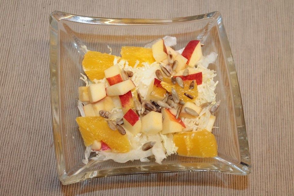 Chinakohl-Salat mit Orange und Apfel