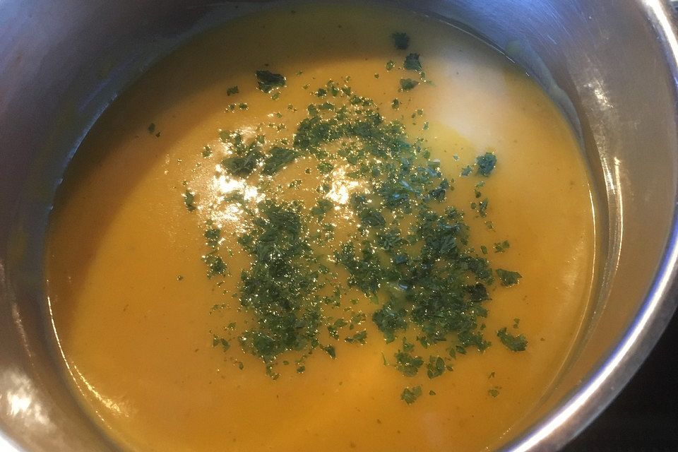 Kartoffel-Karotten-Ingwer-Suppe