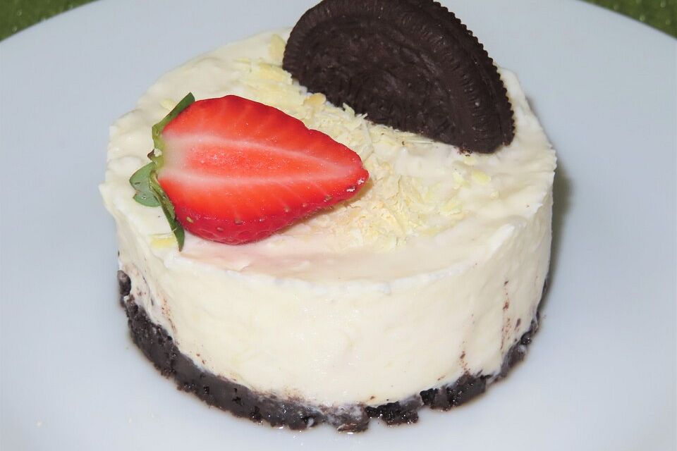 Oreo Strawberry Cheesecake