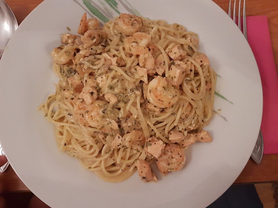 Spaghetti mit Lachs-Garnelen-Sahne-Sauce von leonidesi123 | Chefkoch