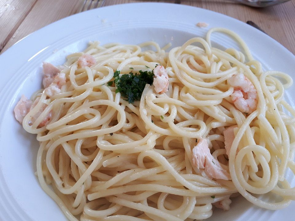 Spaghetti mit Lachs-Garnelen-Sahne-Sauce von leonidesi123| Chefkoch