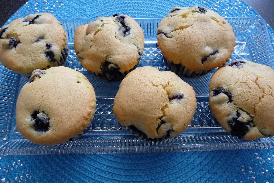 Eierlikörmuffins mit Heidelbeeren