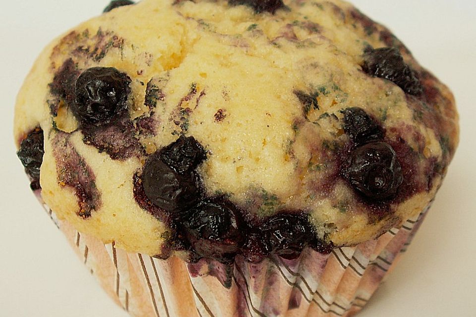 Eierlikörmuffins mit Heidelbeeren