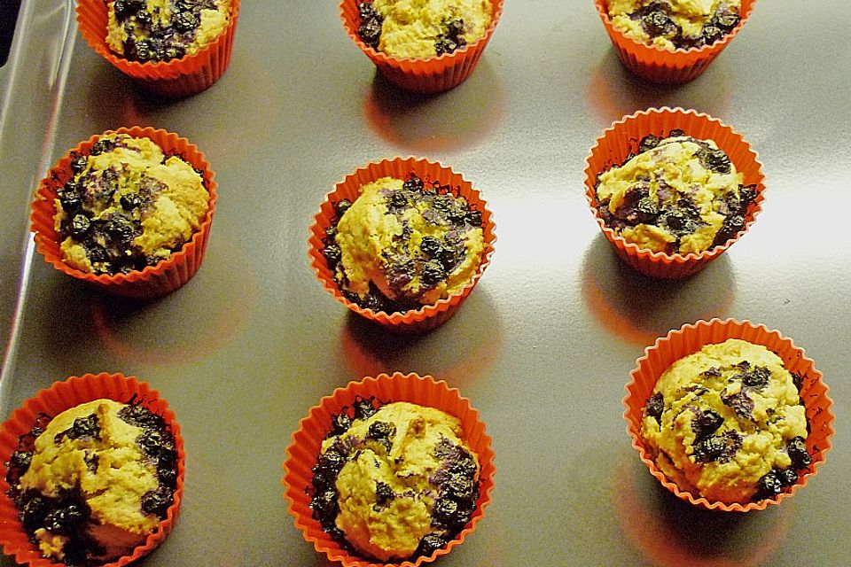 Eierlikörmuffins mit Heidelbeeren