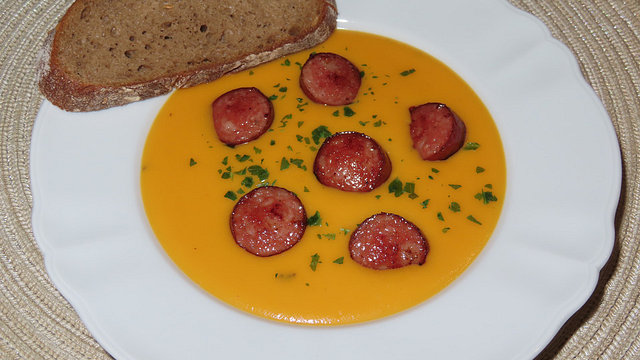 Deftige Kürbissuppe mit Mettenden von dens1ness Deftige Kürbissuppe mit Mettenden von dens1ness