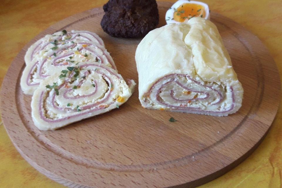 Käserolle mit Leberkäse