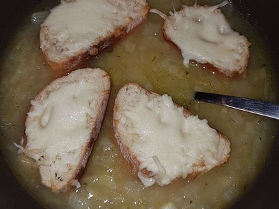Zwiebelsuppe mit Weißwein von Ivanosch| Chefkoch