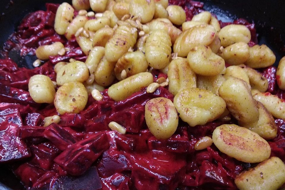 Rote Bete Gnocchi-Auflauf