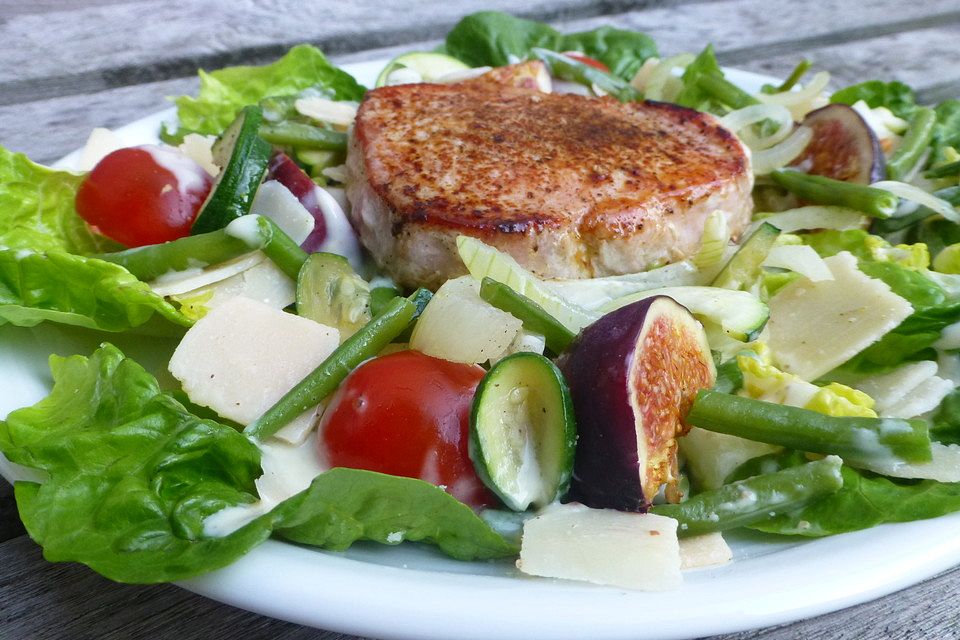 Salat mit Feigen und Parmesan