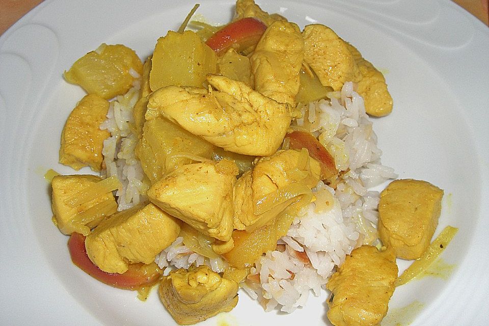 Fruchtiges Curryhuhn mit Mandelreis