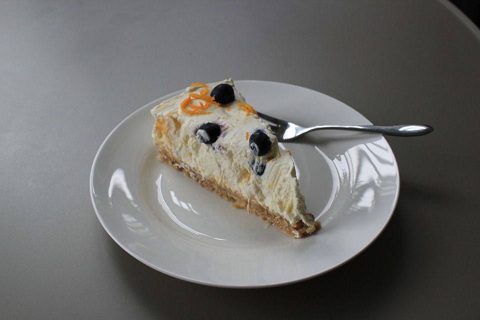 Ciperines Käsekuchen mit Orangen und Blaubeeren