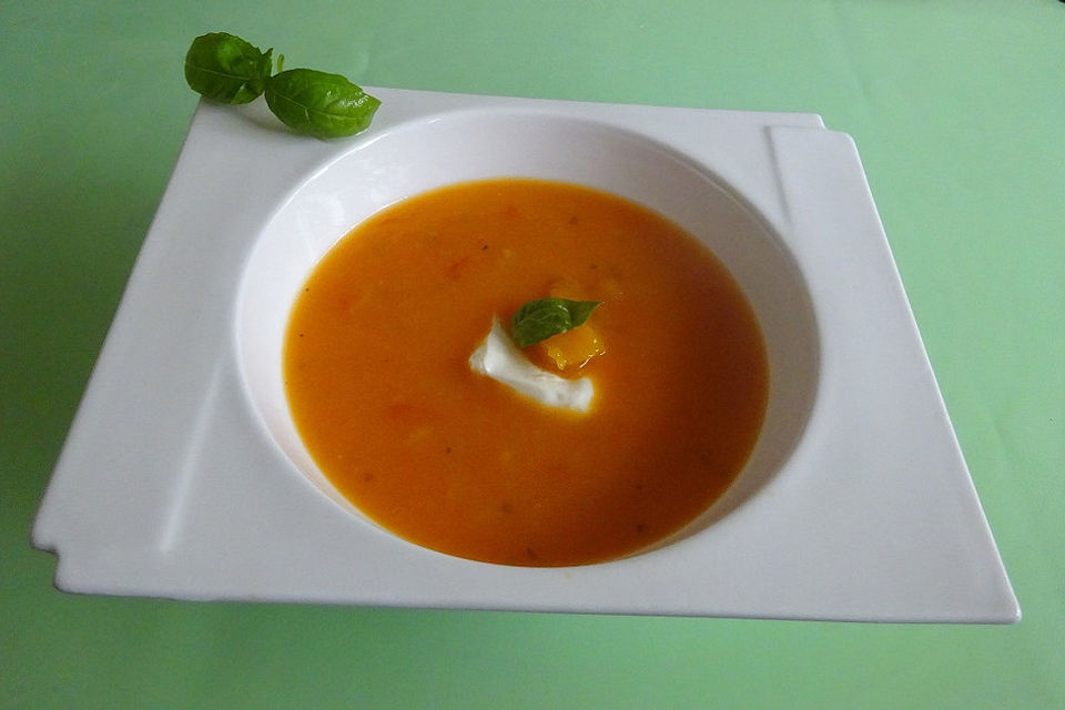 Fruchtig-scharfe Tomatensuppe