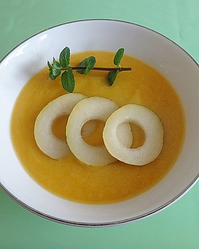 Schnelle Kürbis-Kokos-Suppe mit Birnen