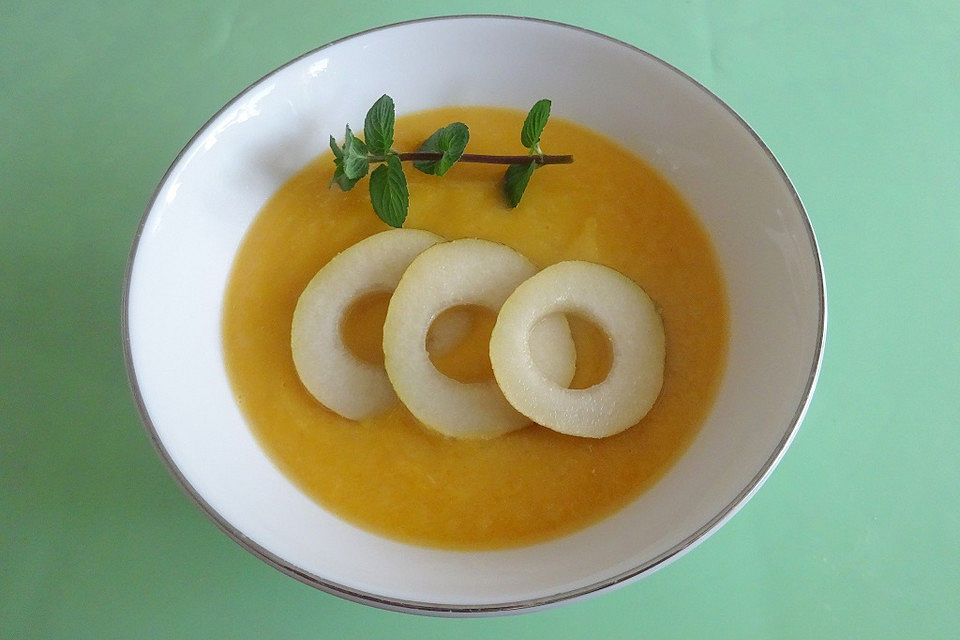 Schnelle Kürbis-Kokos-Suppe mit Birnen