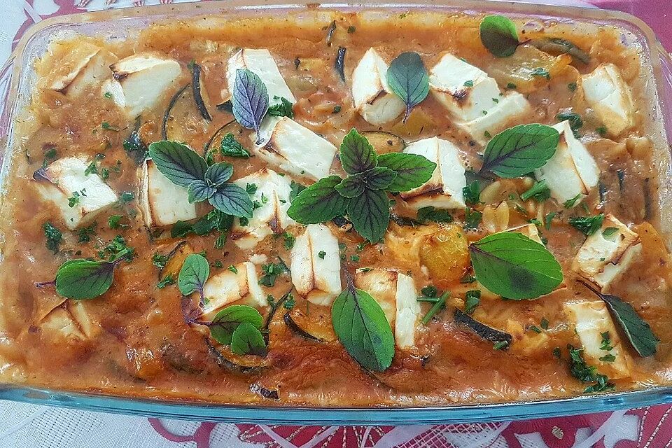 Kritharaki-Auflauf mit Zucchini, Paprika und Feta