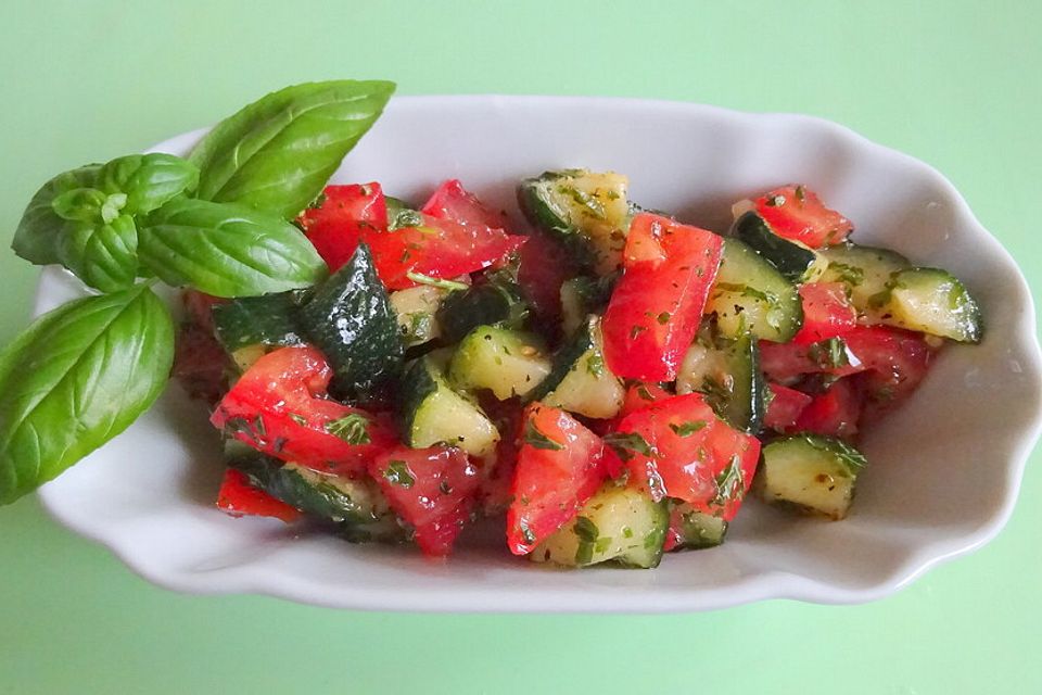 Zucchini-Tomaten-Salat