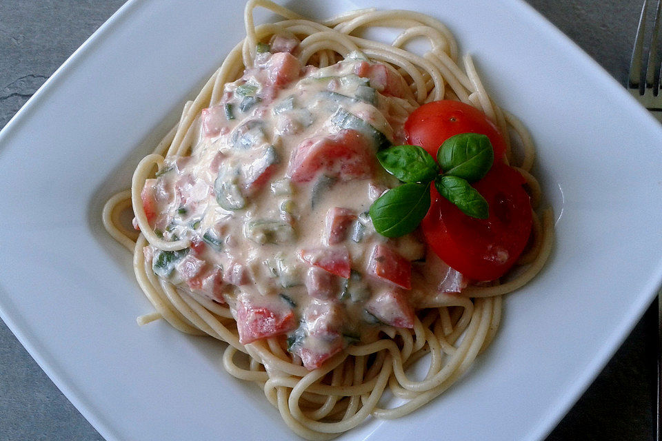 Vollkornspaghetti mit Käsesoße