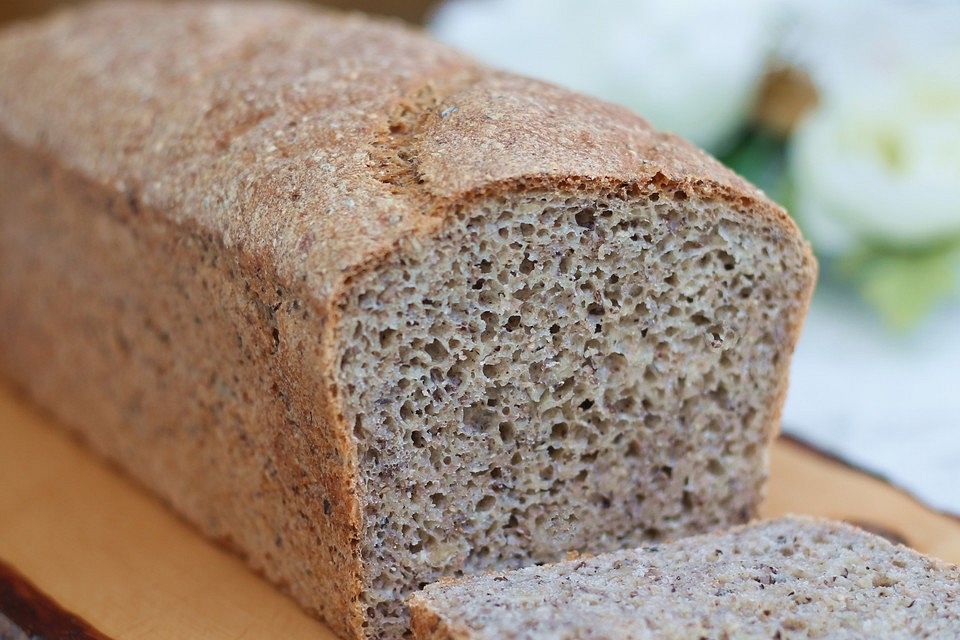 Dinkel-Buchweizen-Brot mit Chiasamen