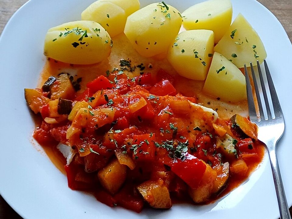 Pangasiusfilet mit Zucchini-Paprika-Gemüse von Backen63| Chefkoch Pangasiusfilet mit Zucchini-Paprika-Gemüse von Backen63| Chefkoch