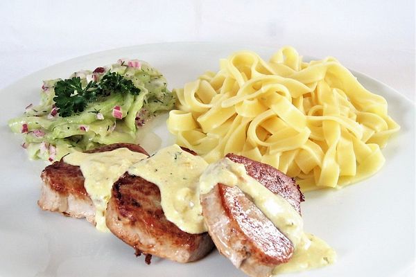 Schweinemedaillons mit Tagliatelle von schimi | Chefkoch