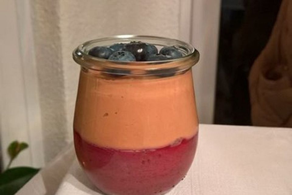 Blaubeer-Joghurtdessert mit Schokolade