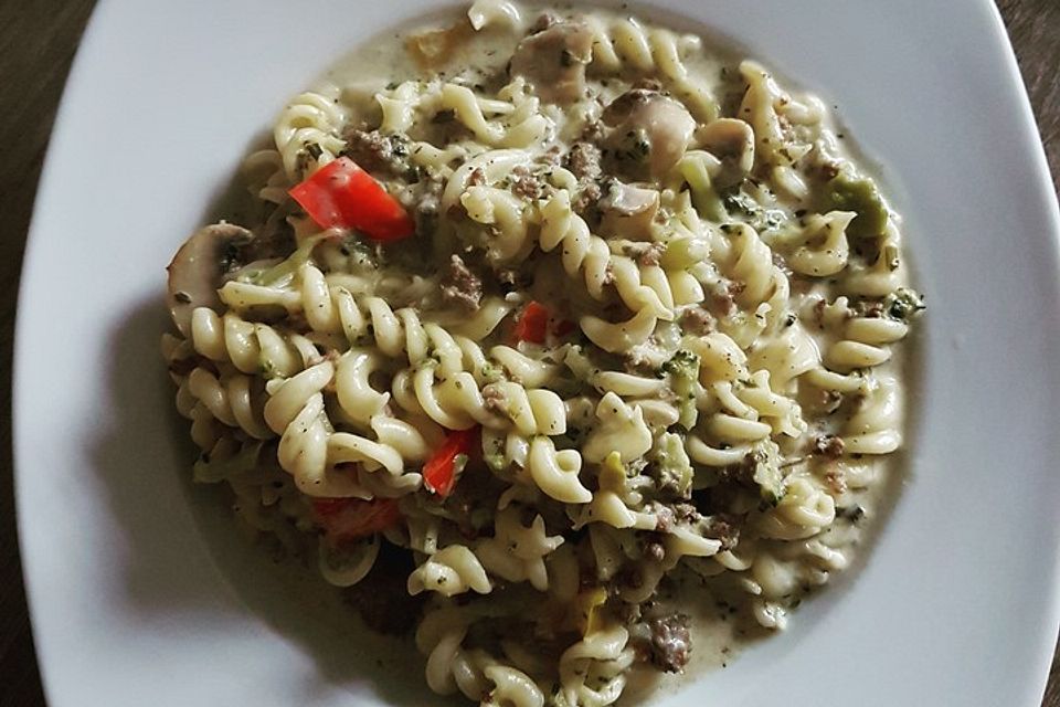 One Pot Pasta mit Hackfleisch und Gemüse