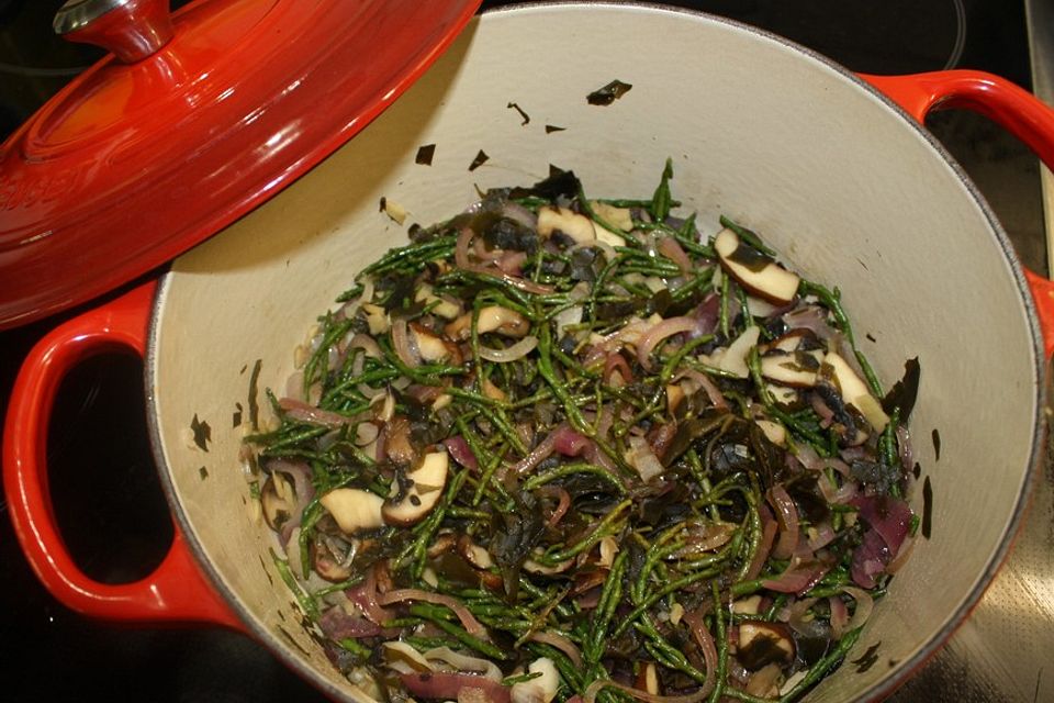 Pilzpfanne mit Wakame und Salicorne